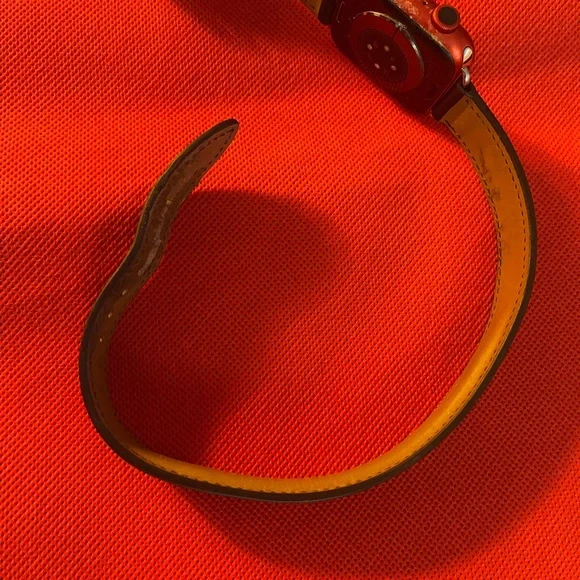 Apple IWatch Red Aluminum - Picture 6 of 7